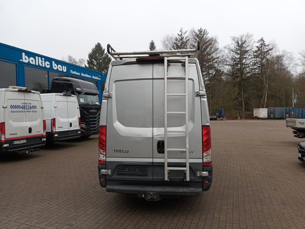 Iveco Daily 35S12V 3520L AHK Dachträger 85 kW (116 ... - Kastenwagen: das Bild 4 Iveco Daily 35S12V 3520L AHK Dachträger 85 kW (116 ... - Kastenwagen: das Bild 4