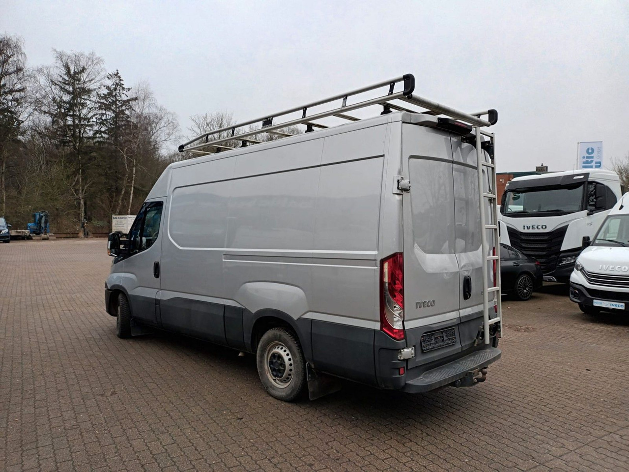 Iveco Daily 35S12V 3520L AHK Dachträger 85 kW (116 ... - Kastenwagen: das Bild 2 Iveco Daily 35S12V 3520L AHK Dachträger 85 kW (116 ... - Kastenwagen: das Bild 2