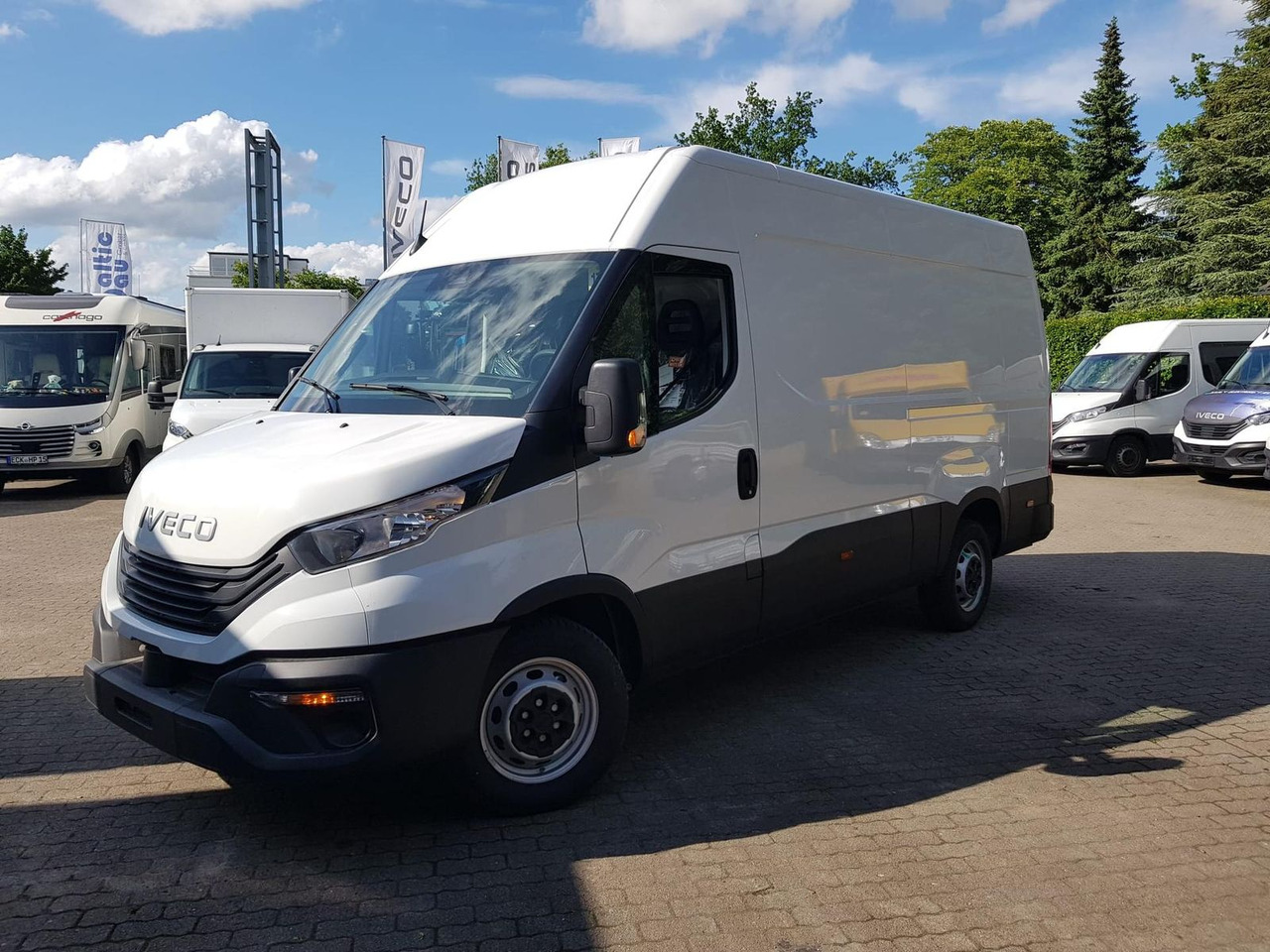 Iveco Daily 35S14A8 V Y mit Rückfahrkamera und Radi... - Kastenwagen: das Bild 1 Iveco Daily 35S14A8 V Y mit Rückfahrkamera und Radi... - Kastenwagen: das Bild 1