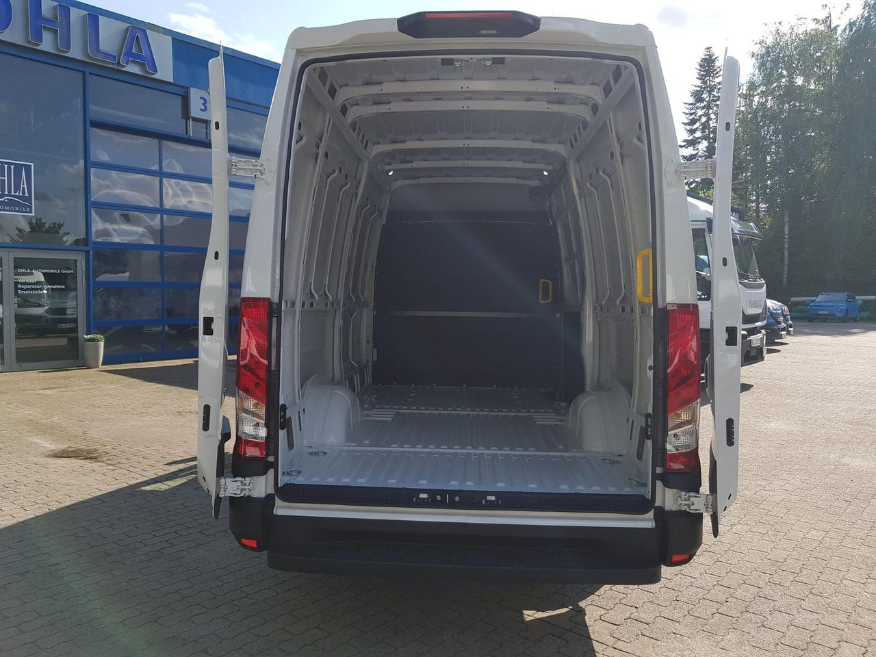 Iveco Daily 35S14A8 V Y mit Rückfahrkamera und Radi... - Kastenwagen: das Bild 5 Iveco Daily 35S14A8 V Y mit Rückfahrkamera und Radi... - Kastenwagen: das Bild 5