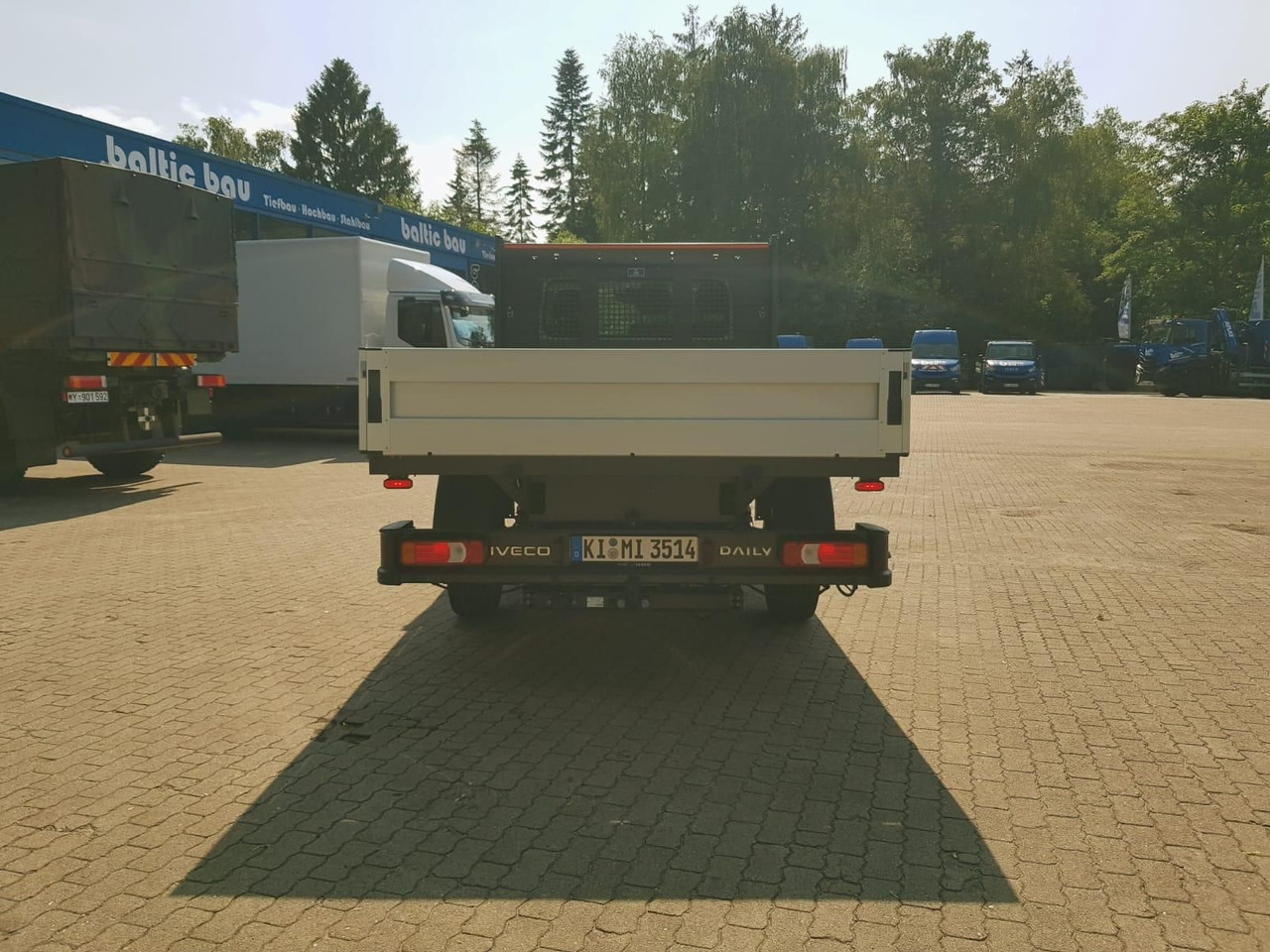 Iveco Daily 35S14HA8 Pritsche AHK 100 kW (136 PS),... - Pritsche Transporter: das Bild 4 Iveco Daily 35S14HA8 Pritsche AHK 100 kW (136 PS),... - Pritsche Transporter: das Bild 4