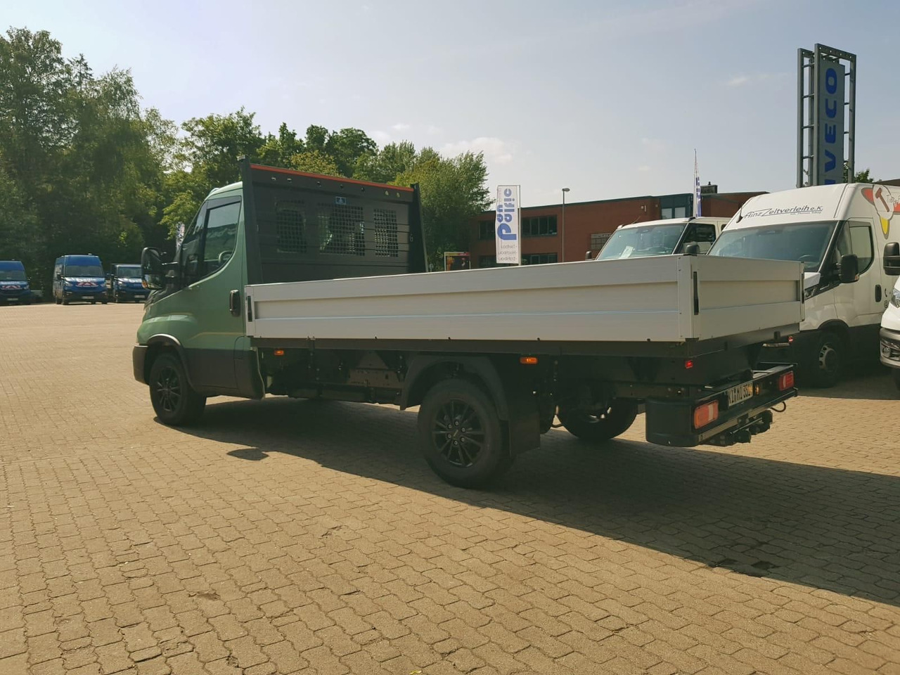 Iveco Daily 35S14HA8 Pritsche AHK 100 kW (136 PS),... - Pritsche Transporter: das Bild 3 Iveco Daily 35S14HA8 Pritsche AHK 100 kW (136 PS),... - Pritsche Transporter: das Bild 3