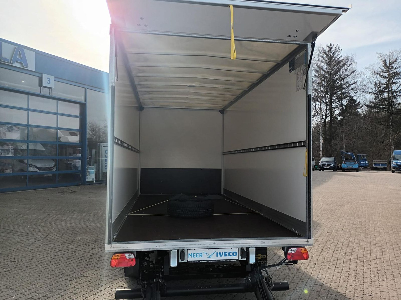 Iveco Daily 35S14HE Koffer LBW, Rückfahrkamera 2x a... - Koffer Transporter: das Bild 5 Iveco Daily 35S14HE Koffer LBW, Rückfahrkamera 2x a... - Koffer Transporter: das Bild 5