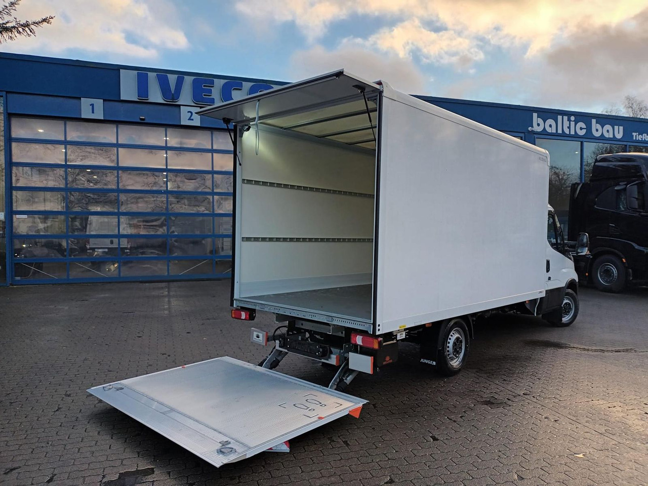 Iveco Daily 35S16HA8 Koffer LBW - ab 0% Finanzieren - Koffer Transporter: das Bild 4 Iveco Daily 35S16HA8 Koffer LBW - ab 0% Finanzieren - Koffer Transporter: das Bild 4