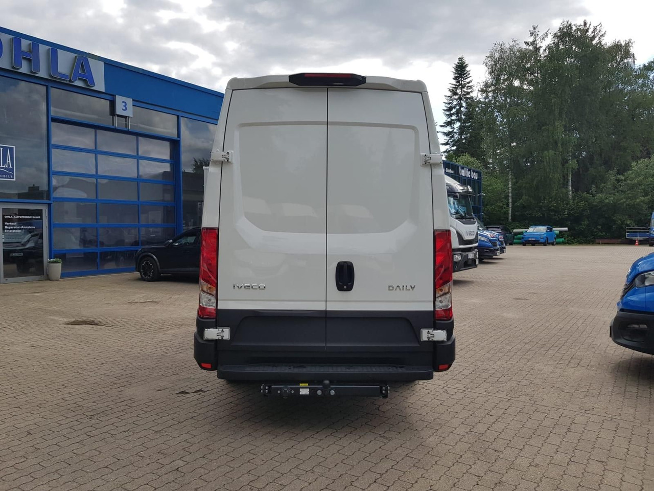 Iveco Daily 35S18HA8 V 3520L mit AHK, Rückfahrkamer... - Kastenwagen: das Bild 4 Iveco Daily 35S18HA8 V 3520L mit AHK, Rückfahrkamer... - Kastenwagen: das Bild 4