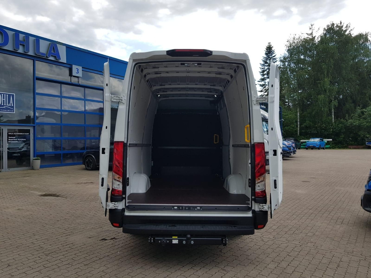Iveco Daily 35S18HA8 V 3520L mit AHK, Rückfahrkamer... - Kastenwagen: das Bild 5 Iveco Daily 35S18HA8 V 3520L mit AHK, Rückfahrkamer... - Kastenwagen: das Bild 5