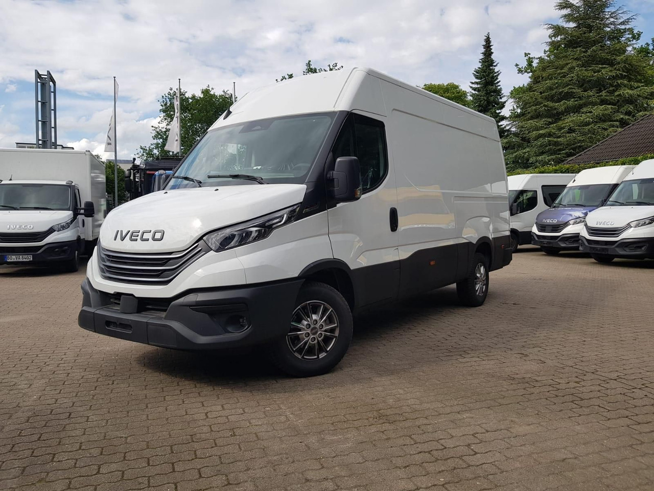 Iveco Daily 35S18HA8 V 3520L mit AHK, Rückfahrkamer... - Kastenwagen: das Bild 1 Iveco Daily 35S18HA8 V 3520L mit AHK, Rückfahrkamer... - Kastenwagen: das Bild 1