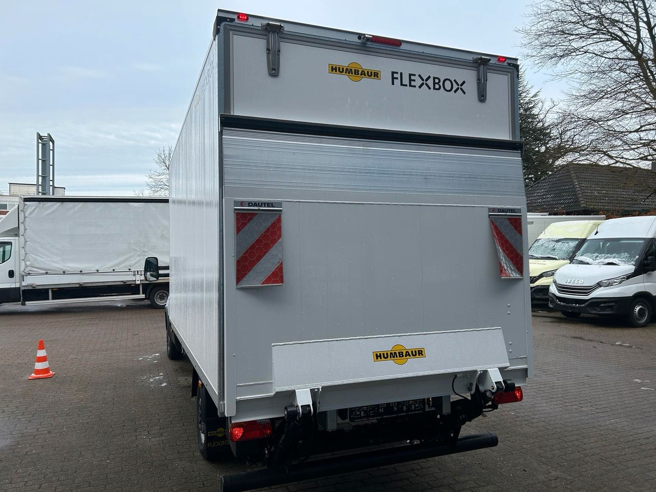 Iveco Daily Koffer 35S14H 3,0 LBW Kamera 115 kW (15... - Koffer Transporter: das Bild 5 Iveco Daily Koffer 35S14H 3,0 LBW Kamera 115 kW (15... - Koffer Transporter: das Bild 5