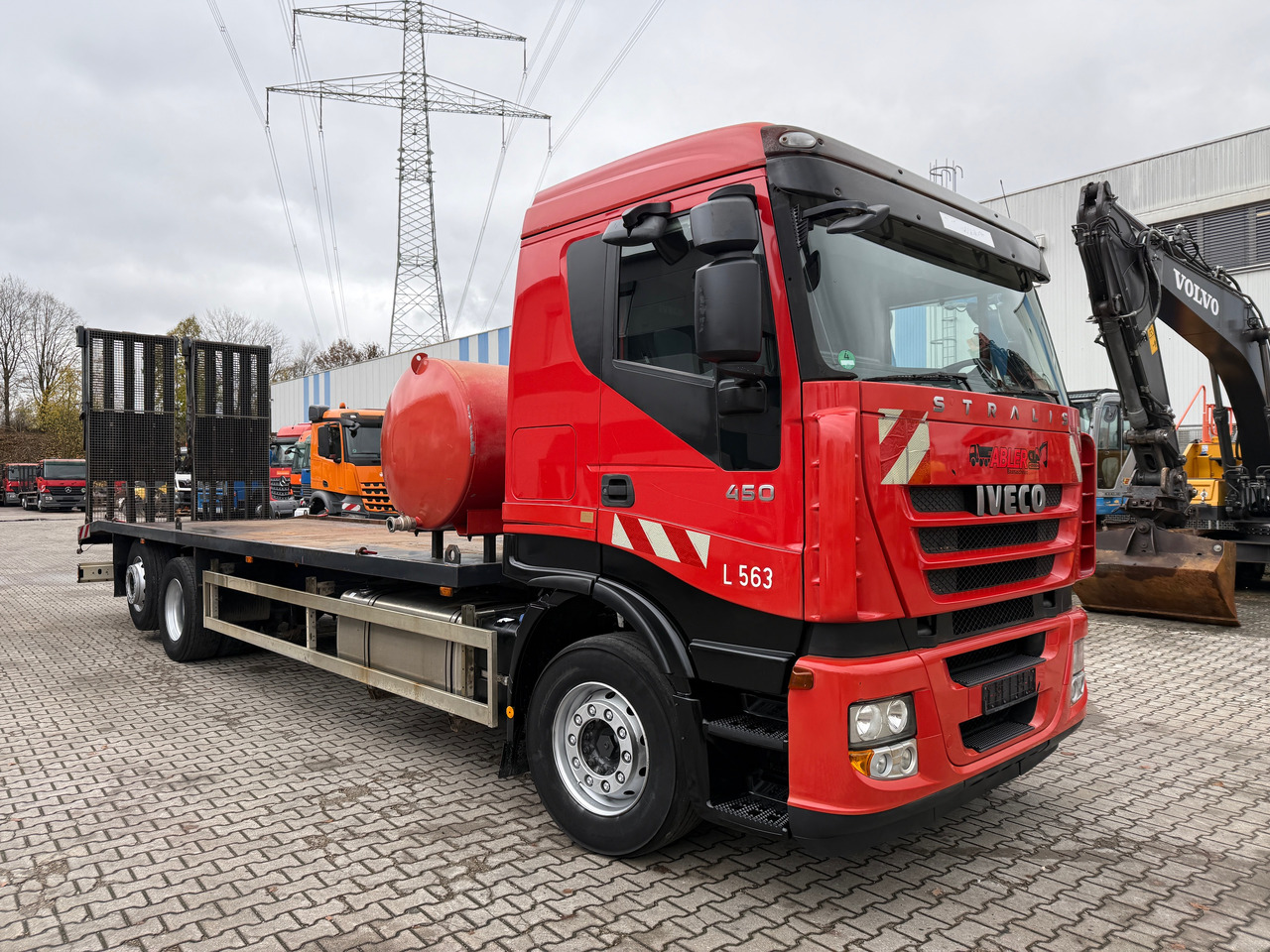 Iveco AS260S45 Baumaschinentransporter hydr. Rampe - Autotransporter LKW: das Bild 3 Iveco AS260S45 Baumaschinentransporter hydr. Rampe - Autotransporter LKW: das Bild 3