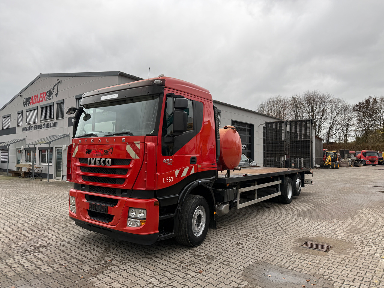 Iveco AS260S45 Baumaschinentransporter hydr. Rampe - Autotransporter LKW: das Bild 2 Iveco AS260S45 Baumaschinentransporter hydr. Rampe - Autotransporter LKW: das Bild 2