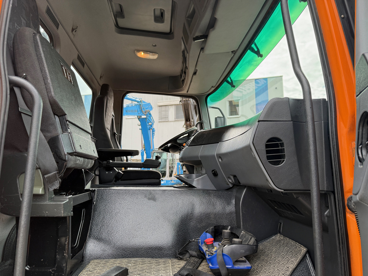 Kipper, Autokran Mercedes-Benz 1832 Actros MP2 3-Seiten-Kipper mit Kran + Funk: das Bild 19
