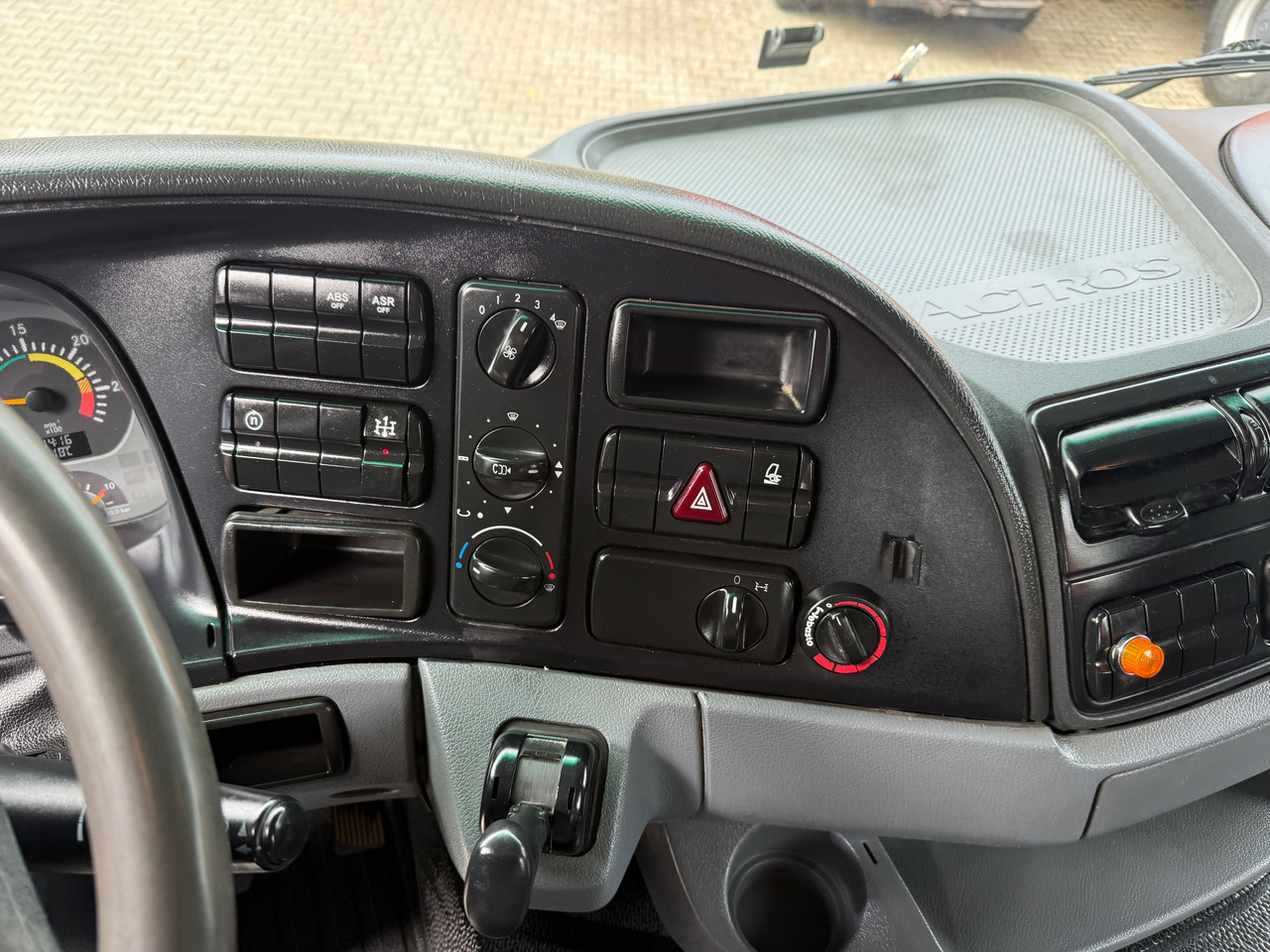 Kipper, Autokran Mercedes-Benz 1832 Actros MP2 3-Seiten-Kipper mit Kran + Funk: das Bild 18