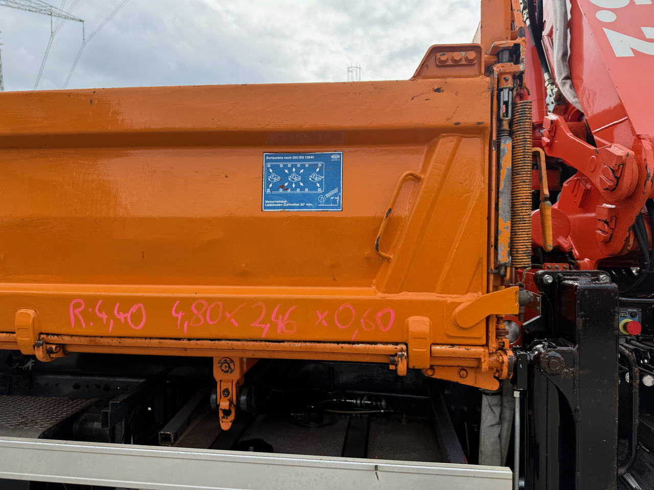 Kipper, Autokran Mercedes-Benz 1832 Actros MP2 3-Seiten-Kipper mit Kran + Funk: das Bild 13