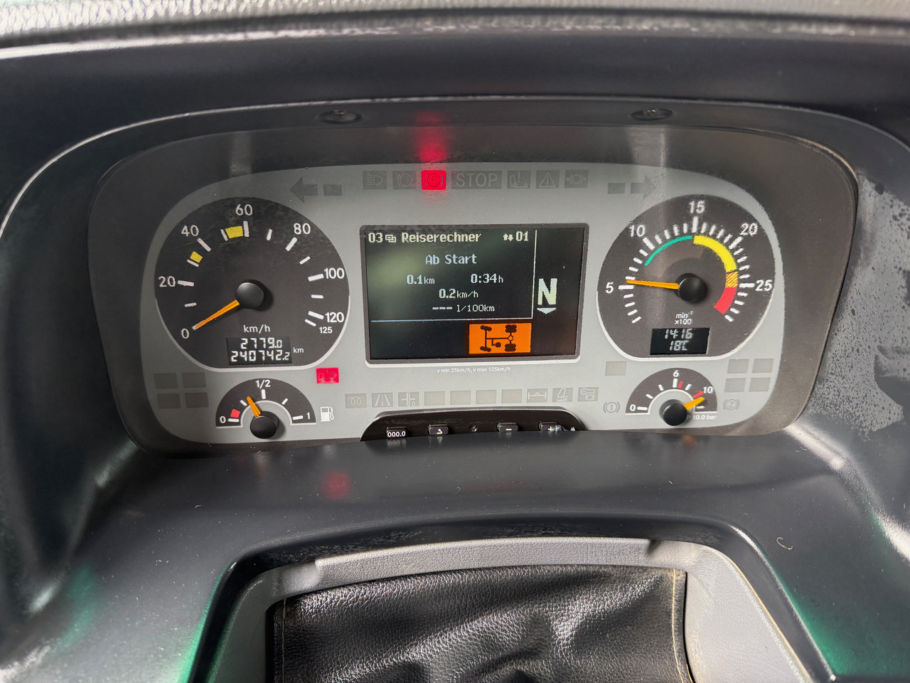 Kipper, Autokran Mercedes-Benz 1832 Actros MP2 3-Seiten-Kipper mit Kran + Funk: das Bild 17