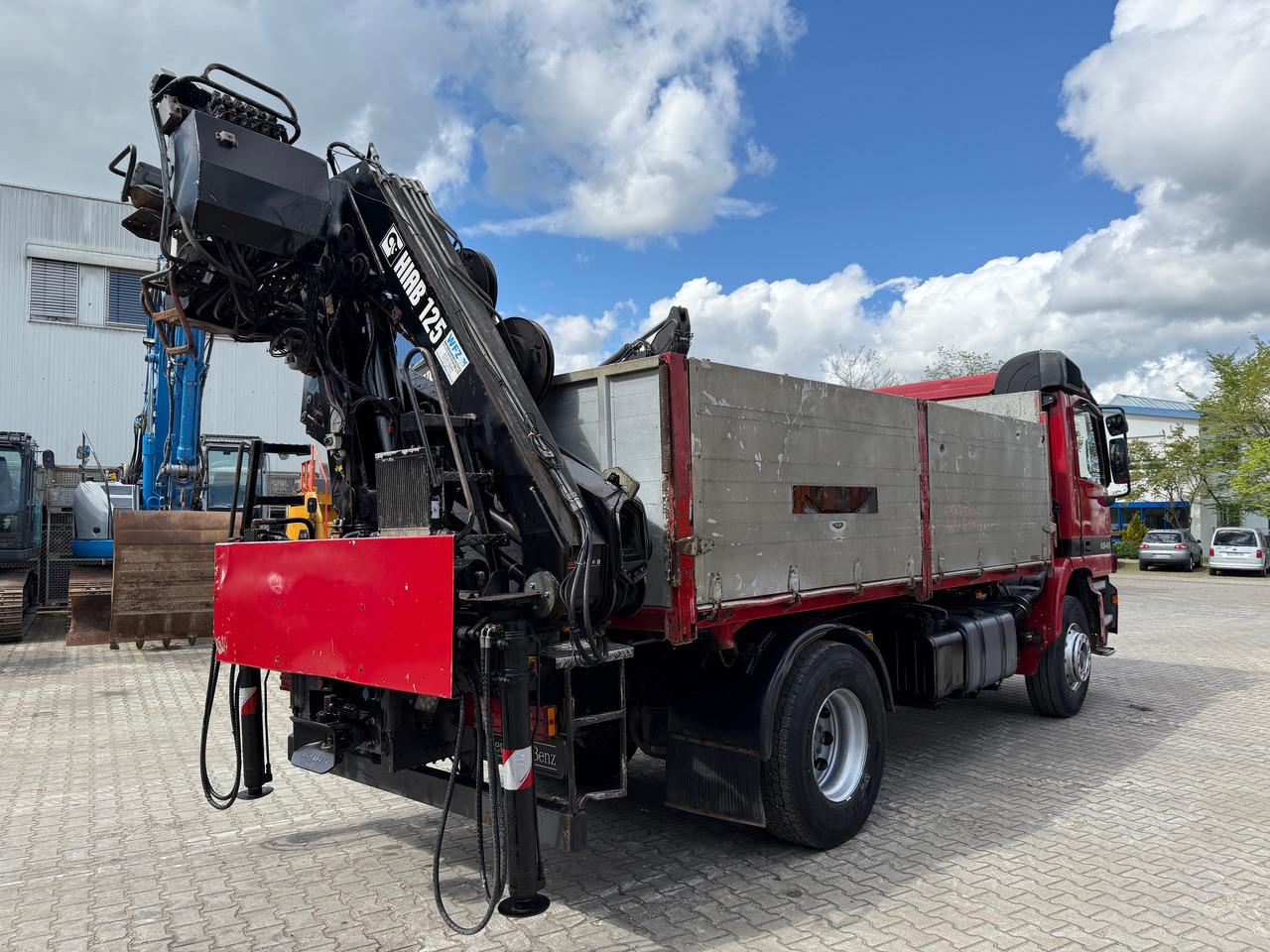 Mercedes-Benz 1840 Actros 2-Seiten-Kipper mit Kran Hiab 125-3 mit Funk - Pritsche LKW, Autokran: das Bild 4 Mercedes-Benz 1840 Actros 2-Seiten-Kipper mit Kran Hiab 125-3 mit Funk - Pritsche LKW, Autokran: das Bild 4