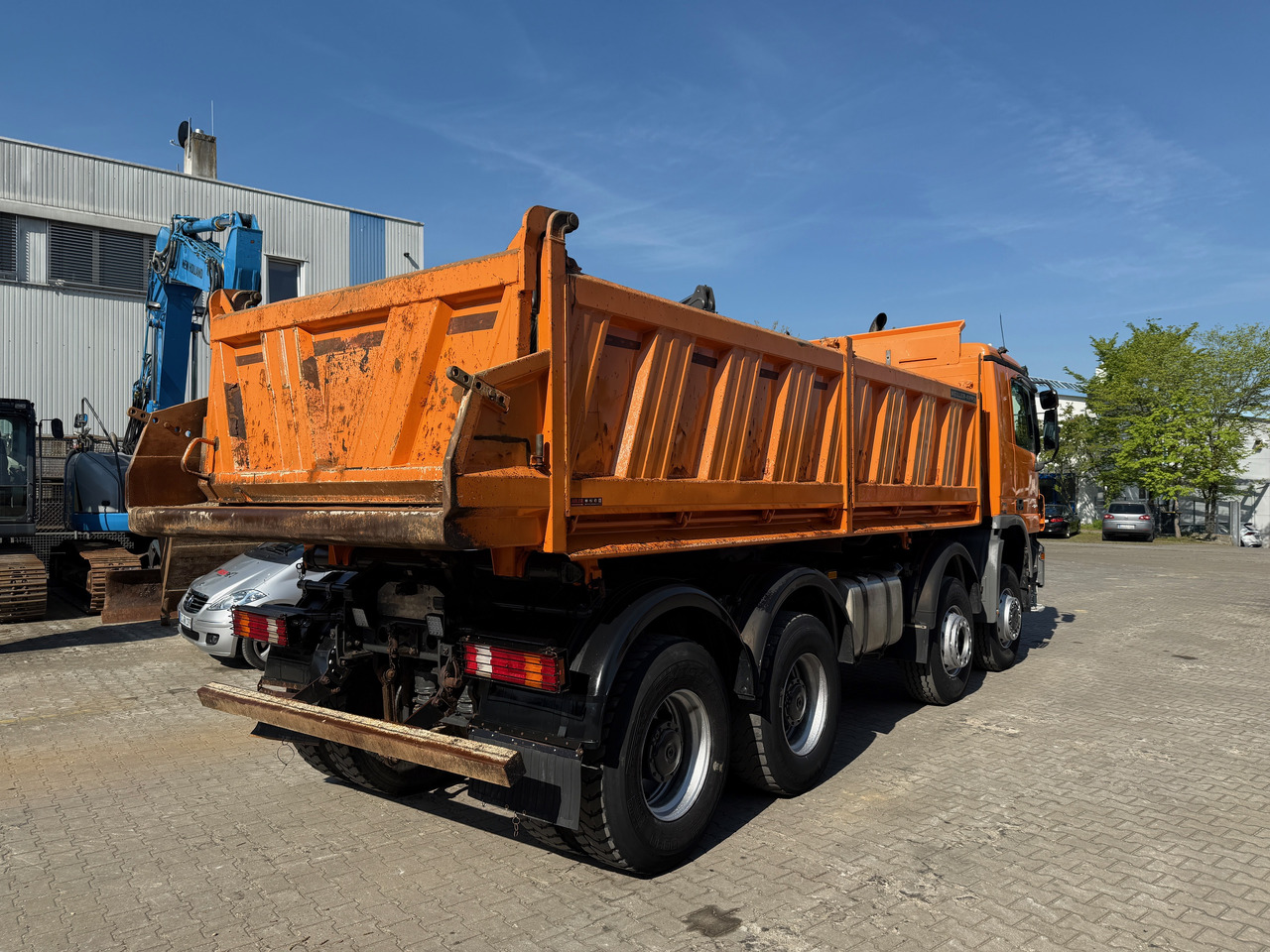Mercedes-Benz 4144 Actros MP2 3-S.-Kipper Bordmatic Klima 8x6 - Kipper: das Bild 4 Mercedes-Benz 4144 Actros MP2 3-S.-Kipper Bordmatic Klima 8x6 - Kipper: das Bild 4