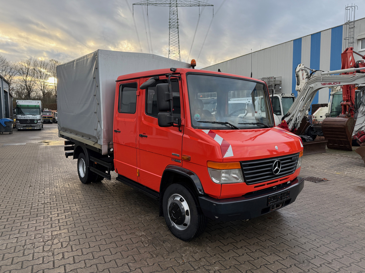 Mercedes-Benz 816 Vario Doka Pritsche Plane 2x AHK - Plane LKW: das Bild 3 Mercedes-Benz 816 Vario Doka Pritsche Plane 2x AHK - Plane LKW: das Bild 3