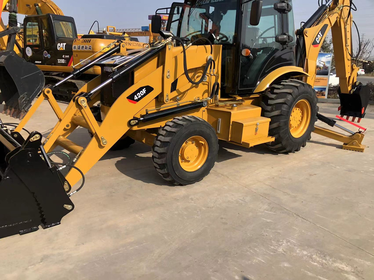 Caterpillar 420F - Baggerlader: das Bild 1 Caterpillar 420F - Baggerlader: das Bild 1