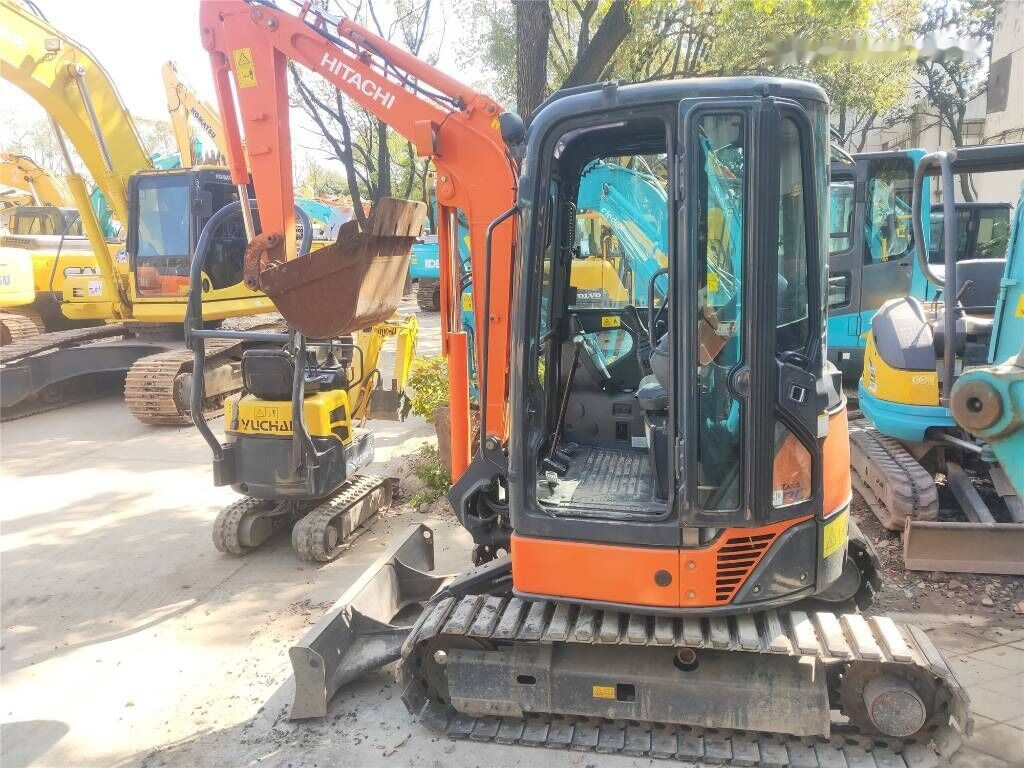 Hitachi ZX 30 - Minibagger: das Bild 2 Hitachi ZX 30 - Minibagger: das Bild 2
