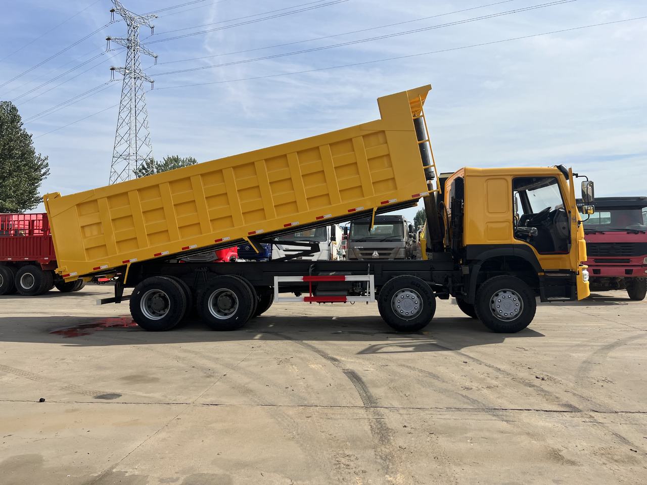 SINOTRUK HOWO 8*4 RHD - Kipper: das Bild 5 SINOTRUK HOWO 8*4 RHD - Kipper: das Bild 5