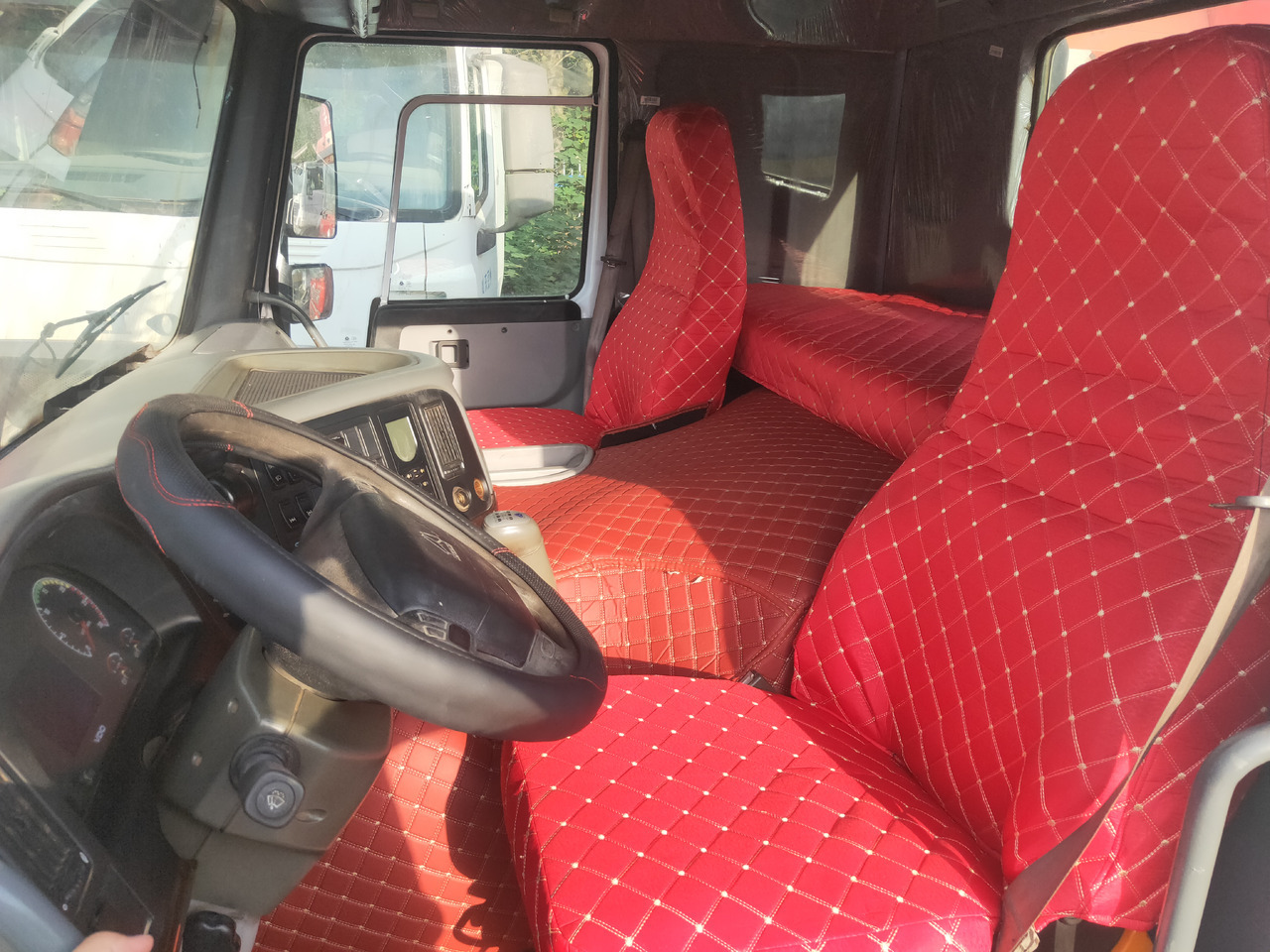 Sattelzugmaschine Sinotruk HOWO 371 6*4 Tractor: das Bild 12 Sattelzugmaschine Sinotruk HOWO 371 6*4 Tractor: das Bild 12