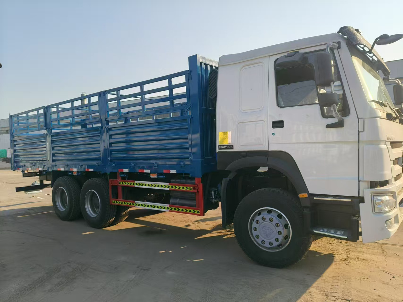 Sinotruk HOWO 371 6*4 Fence truck - Pritsche LKW: das Bild 2 Sinotruk HOWO 371 6*4 Fence truck - Pritsche LKW: das Bild 2