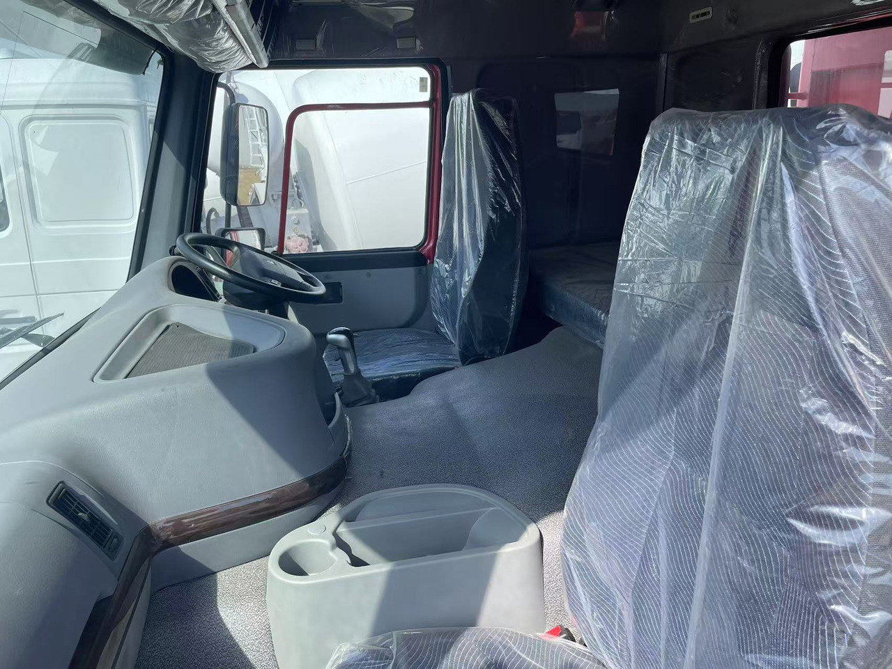 Sinotruk HOWO 371 8*4 Dump truck - Kipper: das Bild 5 Sinotruk HOWO 371 8*4 Dump truck - Kipper: das Bild 5