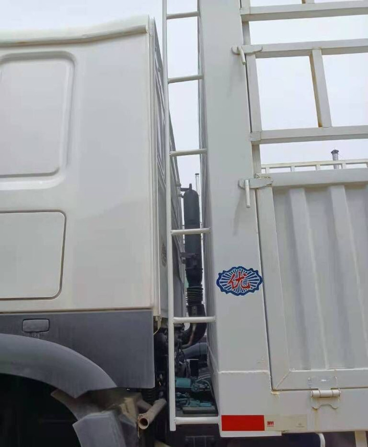 Sinotruk HOWO 6*4 - Pritsche LKW: das Bild 3 Sinotruk HOWO 6*4 - Pritsche LKW: das Bild 3
