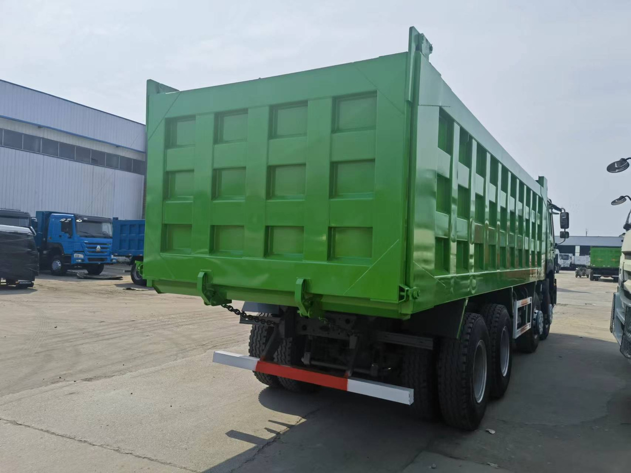 Sinotruk HOWO 8*4 Dump truck - Kipper: das Bild 3 Sinotruk HOWO 8*4 Dump truck - Kipper: das Bild 3