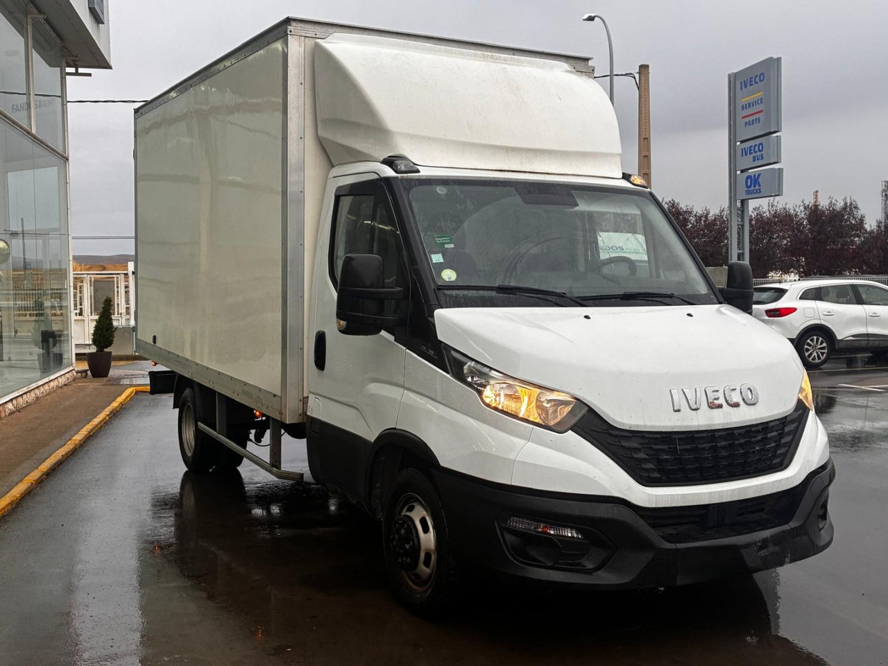 Caja cerrada IVECO 35C16 20m3 con puertas traseras - Koffer Transporter: das Bild 3 Caja cerrada IVECO 35C16 20m3 con puertas traseras - Koffer Transporter: das Bild 3