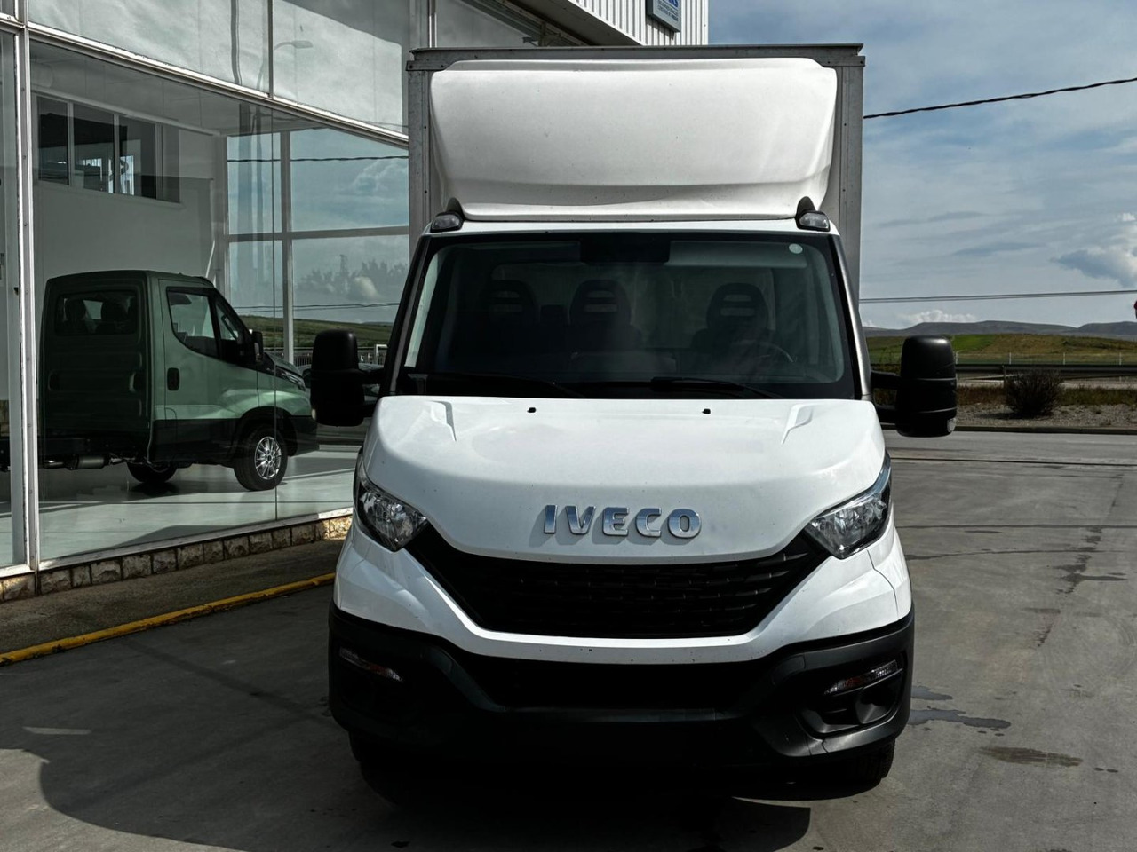 Caja cerrada IVECO 35C16 3.0 20m3 - Koffer Transporter: das Bild 2 Caja cerrada IVECO 35C16 3.0 20m3 - Koffer Transporter: das Bild 2