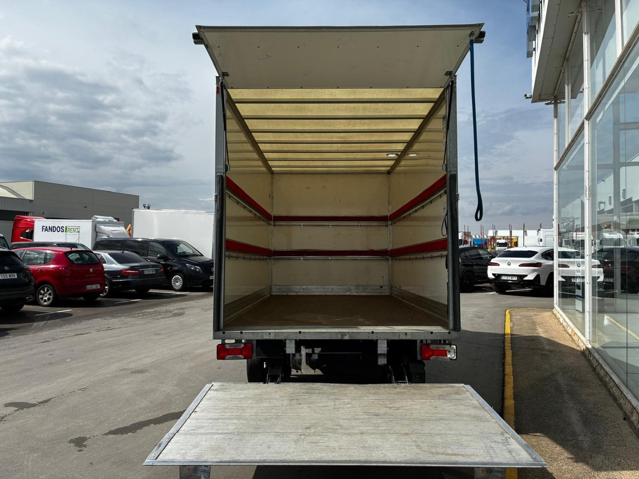 Caja cerrada IVECO 35C16 3.0 20m3 - Koffer Transporter: das Bild 5 Caja cerrada IVECO 35C16 3.0 20m3 - Koffer Transporter: das Bild 5