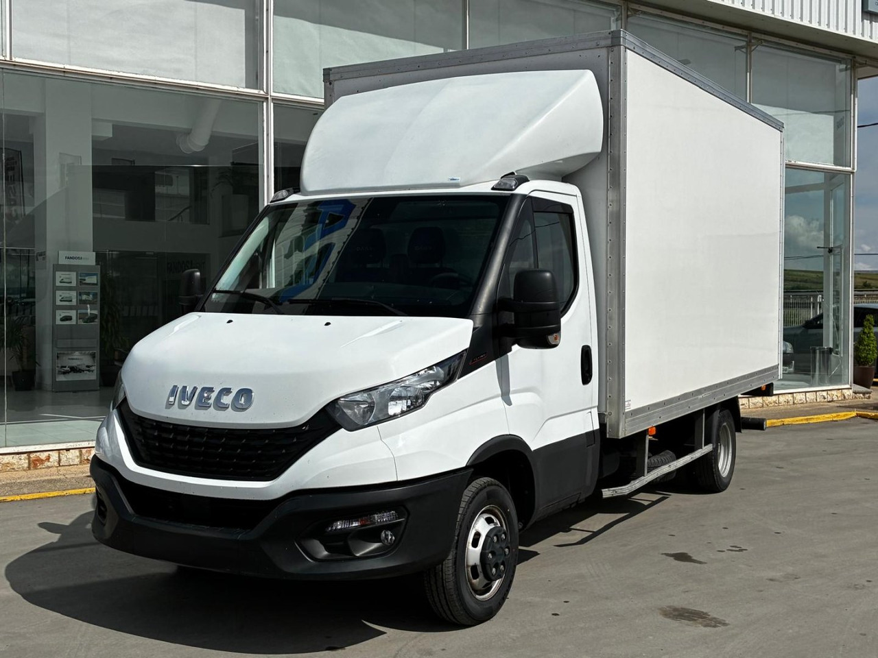 Caja cerrada IVECO 35C16 3.0 20m3 - Koffer Transporter: das Bild 1 Caja cerrada IVECO 35C16 3.0 20m3 - Koffer Transporter: das Bild 1