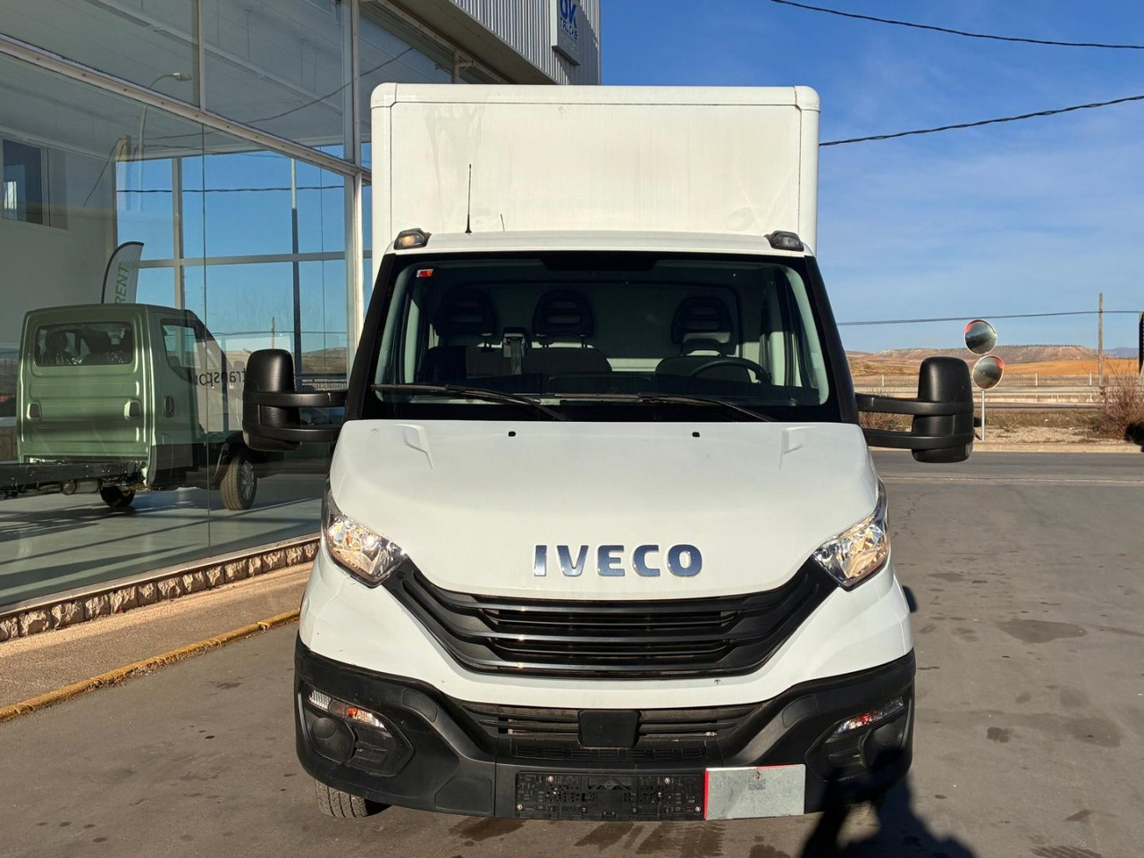 Caja cerrada con plataforma elevadora IVECO 35C16 20m3 - Koffer Transporter: das Bild 2 Caja cerrada con plataforma elevadora IVECO 35C16 20m3 - Koffer Transporter: das Bild 2