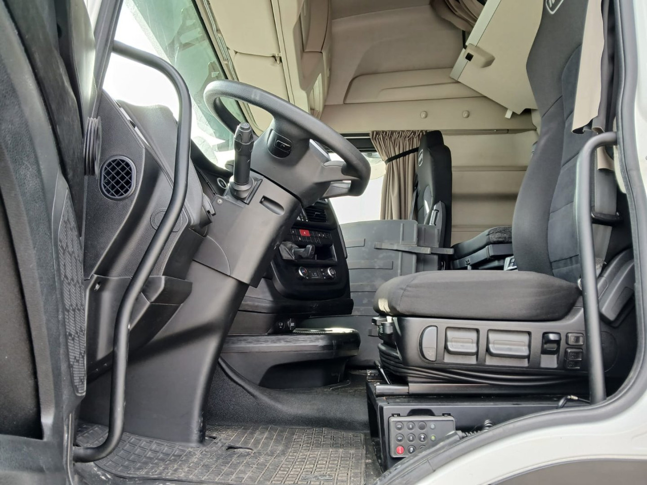 Cabeza Tractora IVECO 460 AUTOMATICO INTARDER ADR - Sattelzugmaschine: das Bild 5 Cabeza Tractora IVECO 460 AUTOMATICO INTARDER ADR - Sattelzugmaschine: das Bild 5