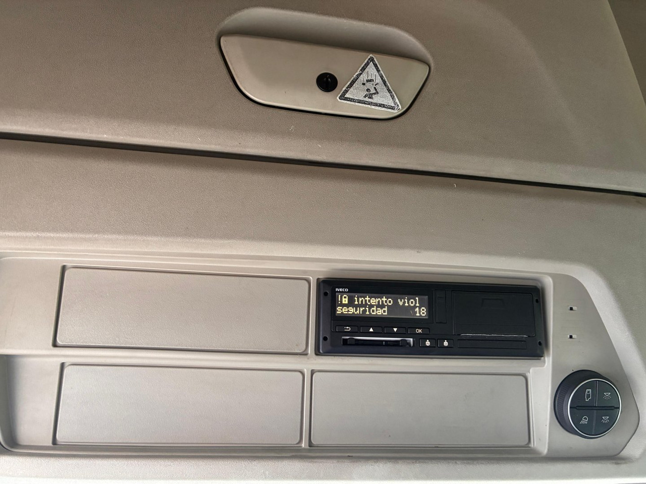 Sattelzugmaschine Cabeza Tractora IVECO 510 AUTOMATICO INTARDER: das Bild 11 Sattelzugmaschine Cabeza Tractora IVECO 510 AUTOMATICO INTARDER: das Bild 11