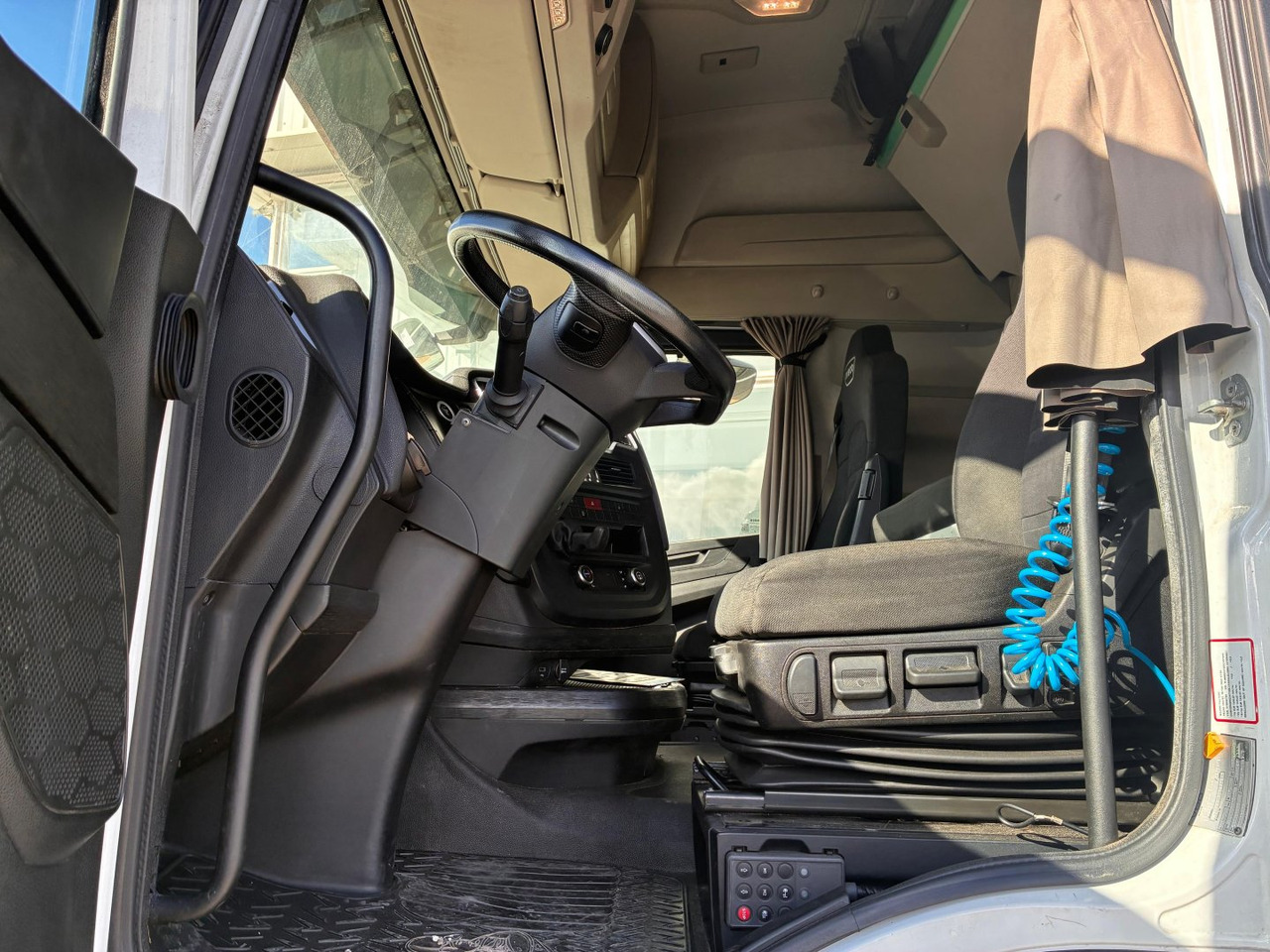 Sattelzugmaschine Cabeza Tractora IVECO 510 AUTOMATICO INTARDER: das Bild 7 Sattelzugmaschine Cabeza Tractora IVECO 510 AUTOMATICO INTARDER: das Bild 7