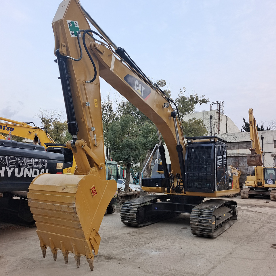 CAT 330 D2 L - Kettenbagger: das Bild 2 CAT 330 D2 L - Kettenbagger: das Bild 2