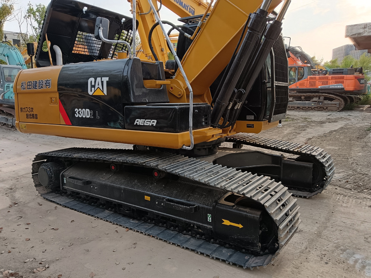 CAT 330D2L 330 D 2 L - Kettenbagger: das Bild 3 CAT 330D2L 330 D 2 L - Kettenbagger: das Bild 3