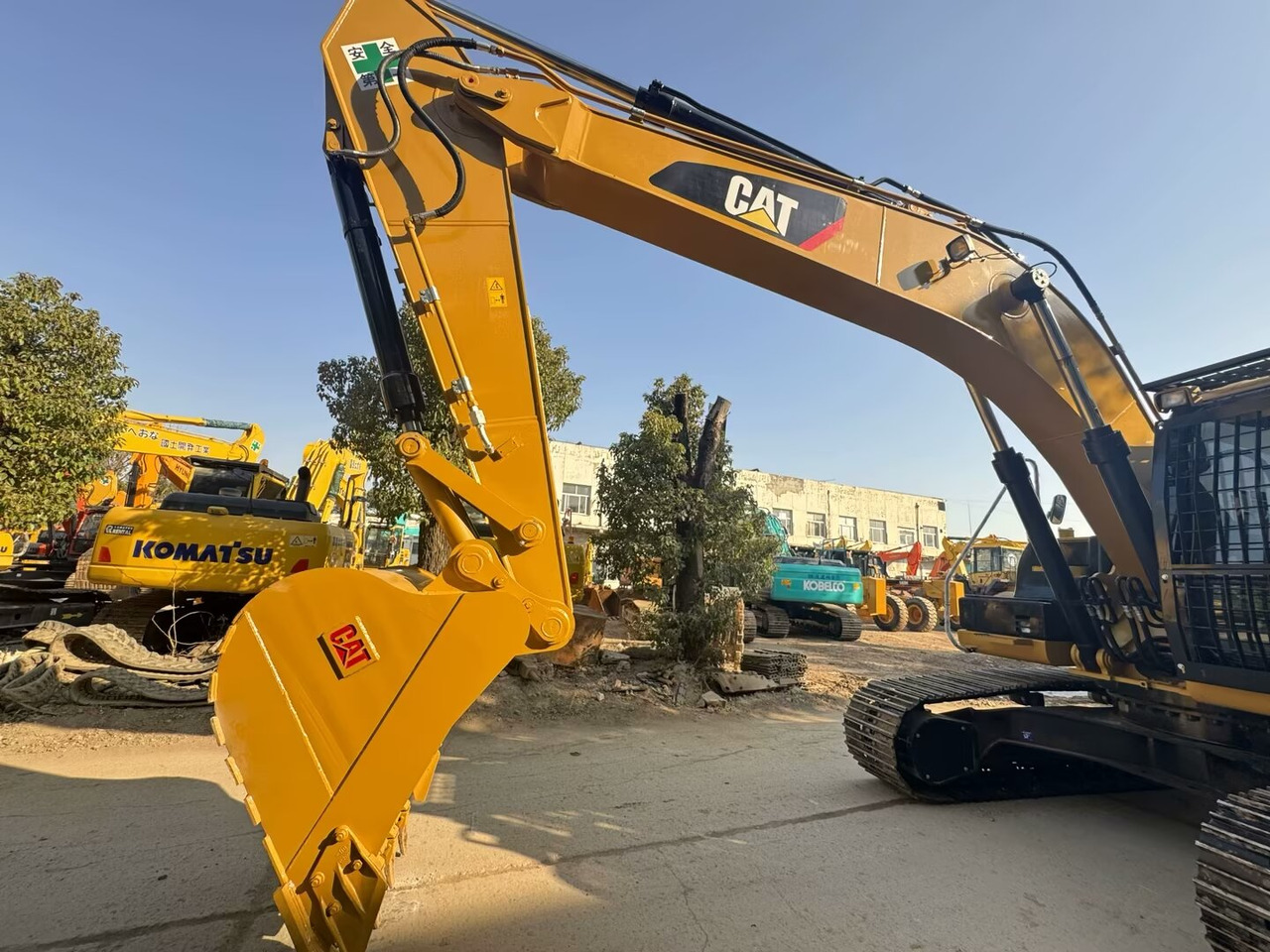 CATERPILLAR 330 D2 L - Kettenbagger: das Bild 2 CATERPILLAR 330 D2 L - Kettenbagger: das Bild 2