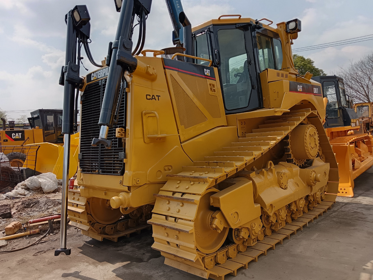 CATERPILLAR D8T CAT D 8 T D8R - Bulldozer: das Bild 1 CATERPILLAR D8T CAT D 8 T D8R - Bulldozer: das Bild 1