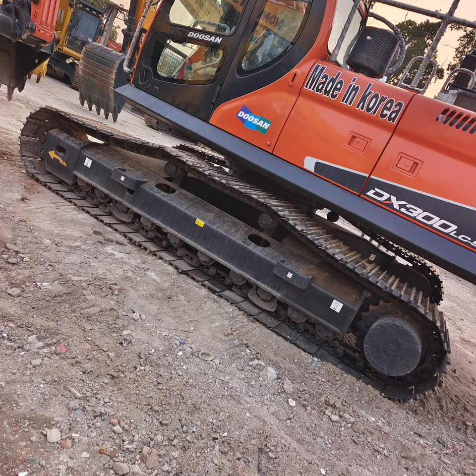 DOOSAN DX300LC-9C Doosan DX 300 LC - 9 C - Kettenbagger: das Bild 2 DOOSAN DX300LC-9C Doosan DX 300 LC - 9 C - Kettenbagger: das Bild 2