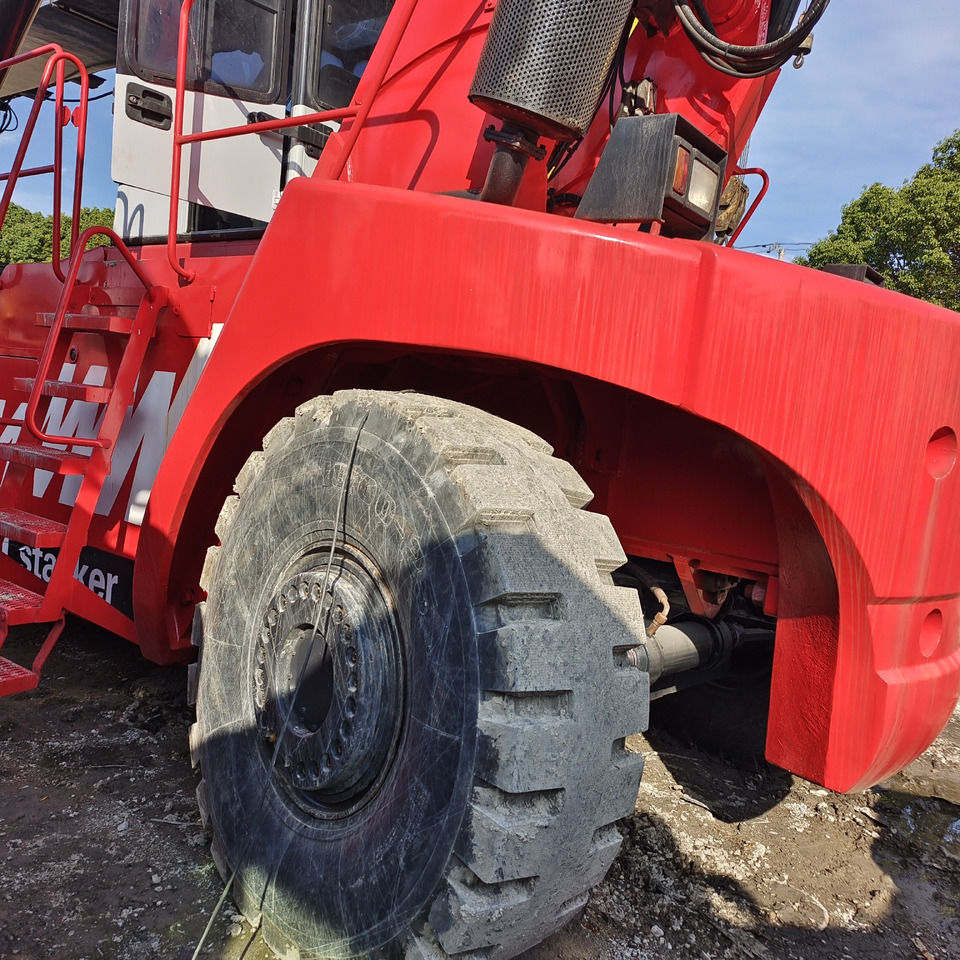 FANTUZZI CS45KMHD - Reach stacker: das Bild 3 FANTUZZI CS45KMHD - Reach stacker: das Bild 3