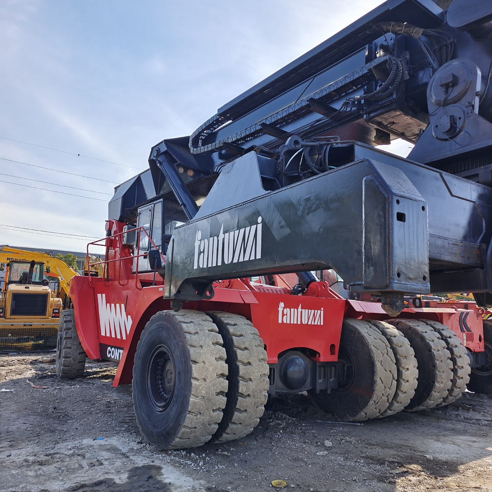 Reach stacker FANTUZZI CS45KMHD: das Bild 19