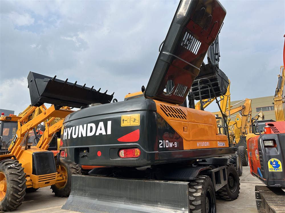 HYUNDAI 210W-9S - Mobilbagger: das Bild 2 HYUNDAI 210W-9S - Mobilbagger: das Bild 2