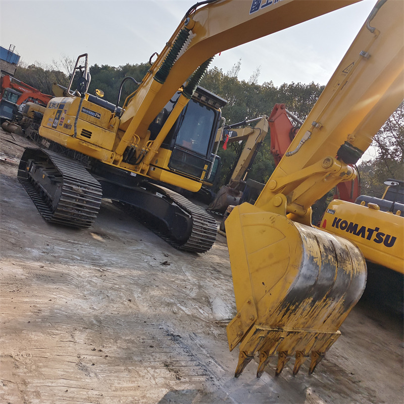 KOMATSU PC220-8N1 - Kettenbagger: das Bild 5 KOMATSU PC220-8N1 - Kettenbagger: das Bild 5