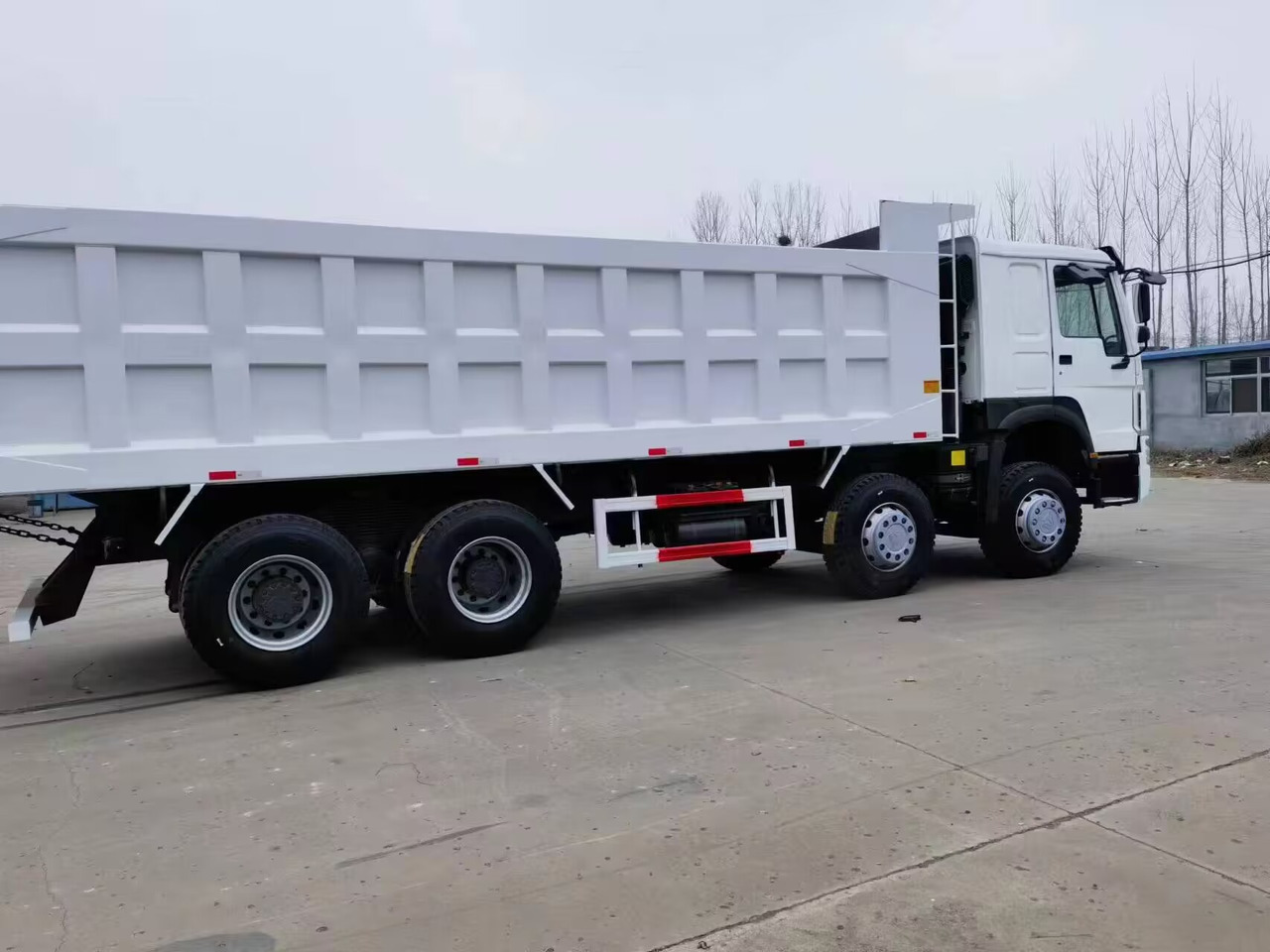 SINOTRUK HOWO 8*4 DUMP TRUCK 371 375 380 400 420 HP - Kipper: das Bild 1 SINOTRUK HOWO 8*4 DUMP TRUCK 371 375 380 400 420 HP - Kipper: das Bild 1