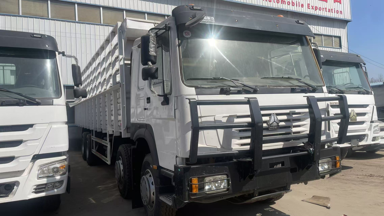 SINOTRUK HOWO 8*4 WITH FENCE 12 WHEELS TIRES 6*4 371 375 380 400 420 HP - Tiertransporter LKW: das Bild 3 SINOTRUK HOWO 8*4 WITH FENCE 12 WHEELS TIRES 6*4 371 375 380 400 420 HP - Tiertransporter LKW: das Bild 3