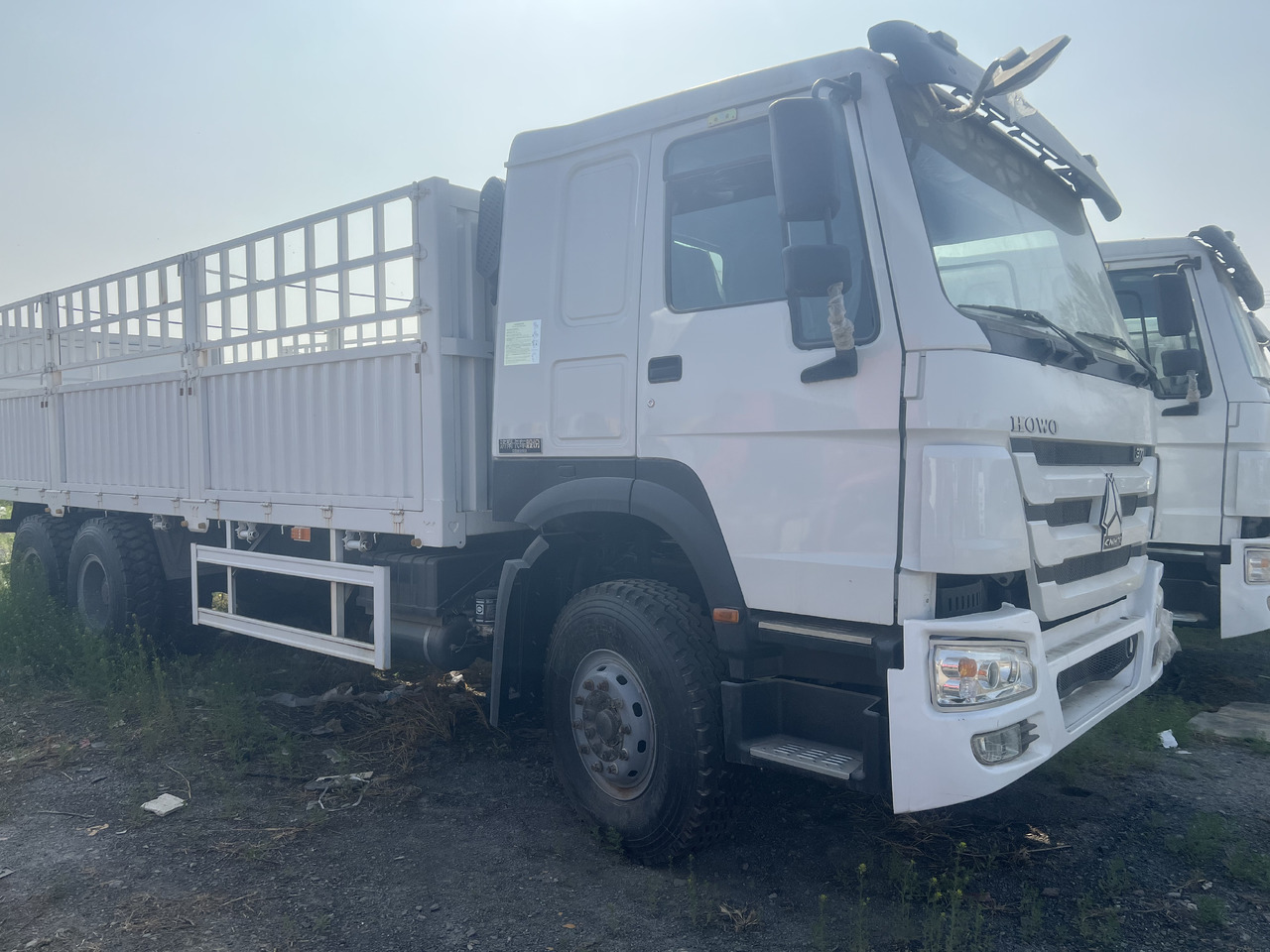 SINOTRUK HOWO Tipper Dump Truck with Fence 6*4 8*4 - Tiertransporter LKW: das Bild 4 SINOTRUK HOWO Tipper Dump Truck with Fence 6*4 8*4 - Tiertransporter LKW: das Bild 4