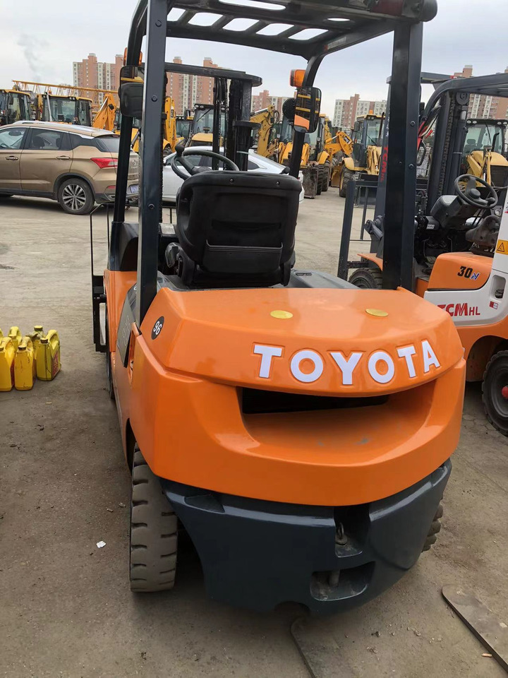 TOYOTA FD 30 - Dieselstapler: das Bild 5 TOYOTA FD 30 - Dieselstapler: das Bild 5